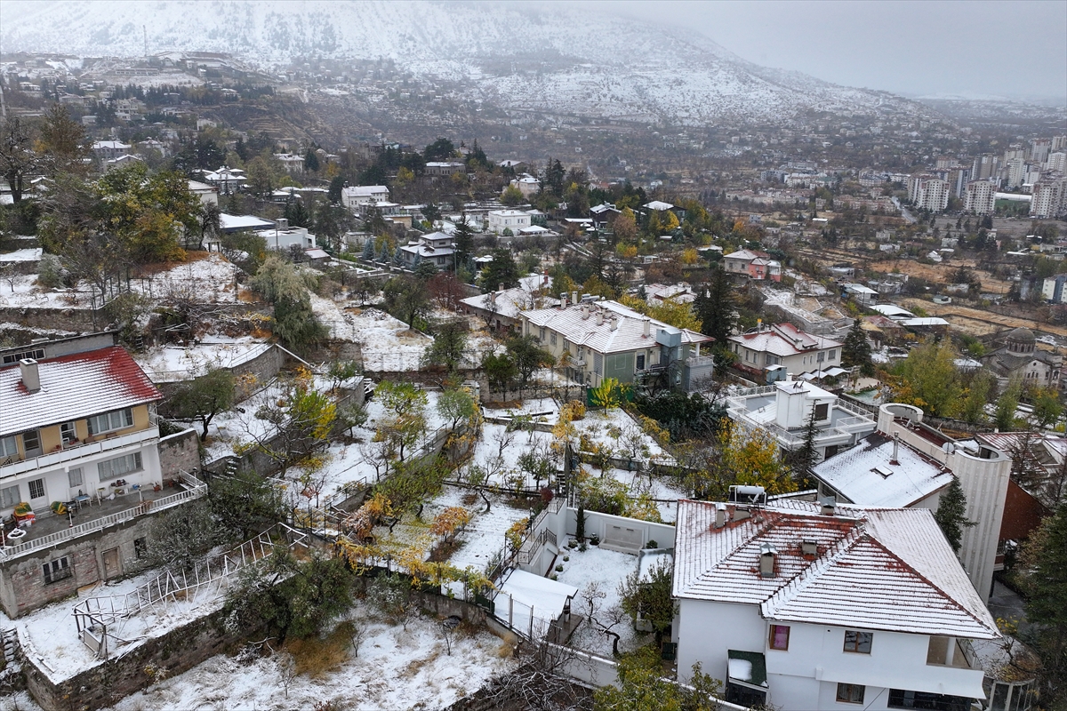 Kayseri'de Kar Sürprizi: Beyaz Örtü Geri Döndü