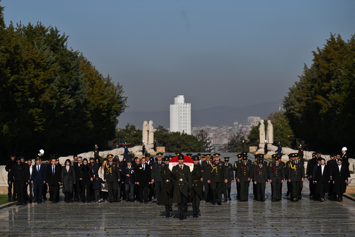 KKTC Büyükelçisi Korukoğlu'ndan Duygusal Anıtkabir Ziyareti