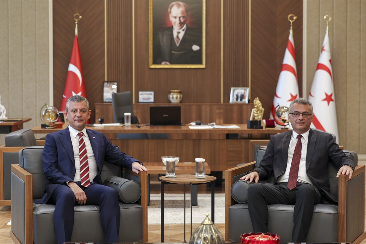 Erhürman'dan CHP Lideri Özel'e KKTC'de Özel Karşılama