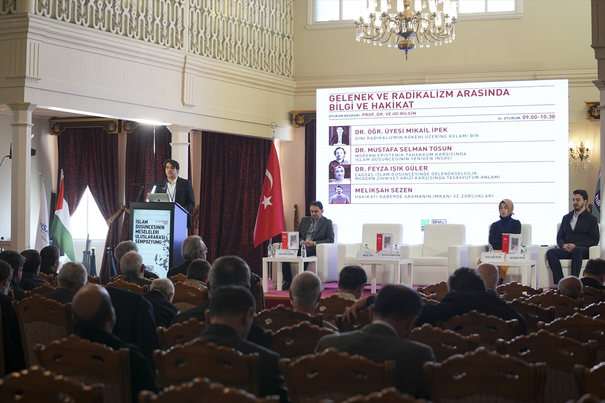 İslam Düşüncesi Sempozyumu İstanbul'da Yoğun Katılımla Devam Ediyor