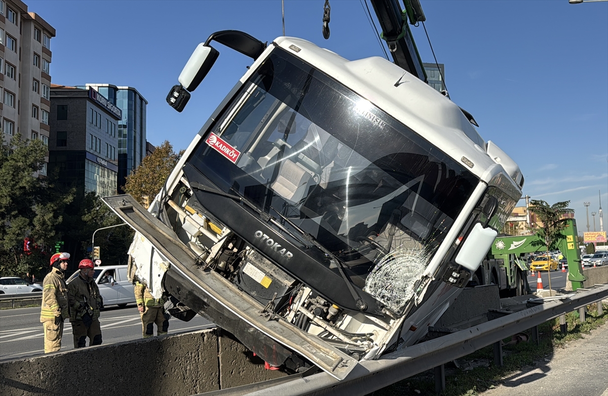 Kadıköy'deki kaza trafikte kaosa yol açtı