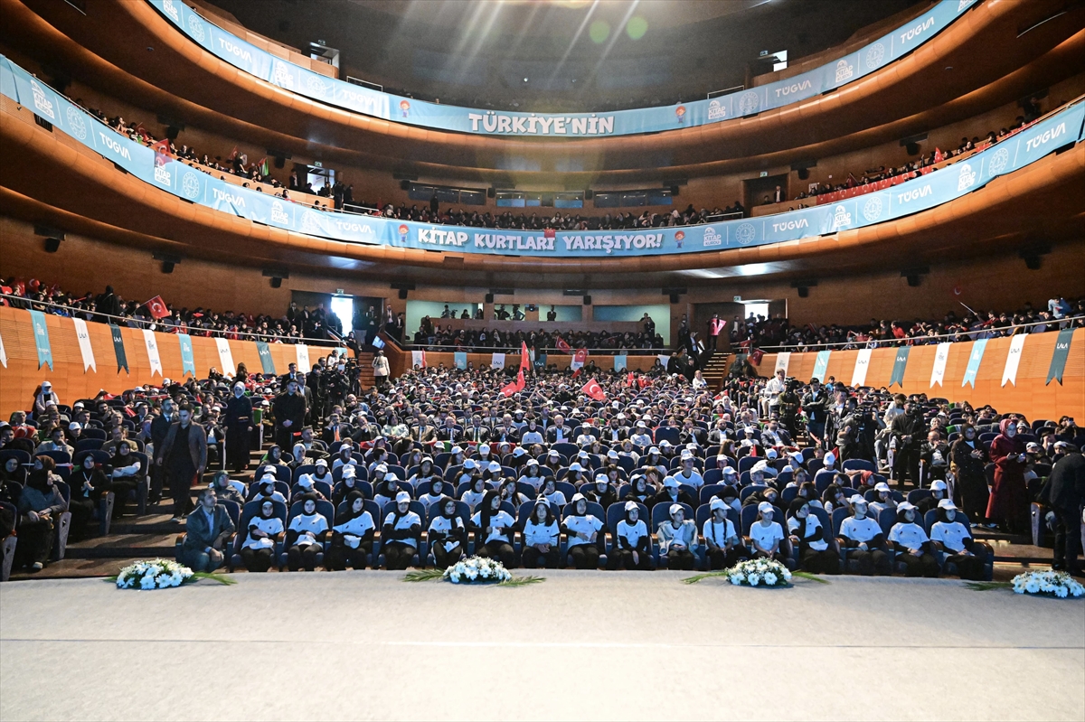 Bursa'da Ortaokul Öğrencileri Kitaplarla Buluşuyor