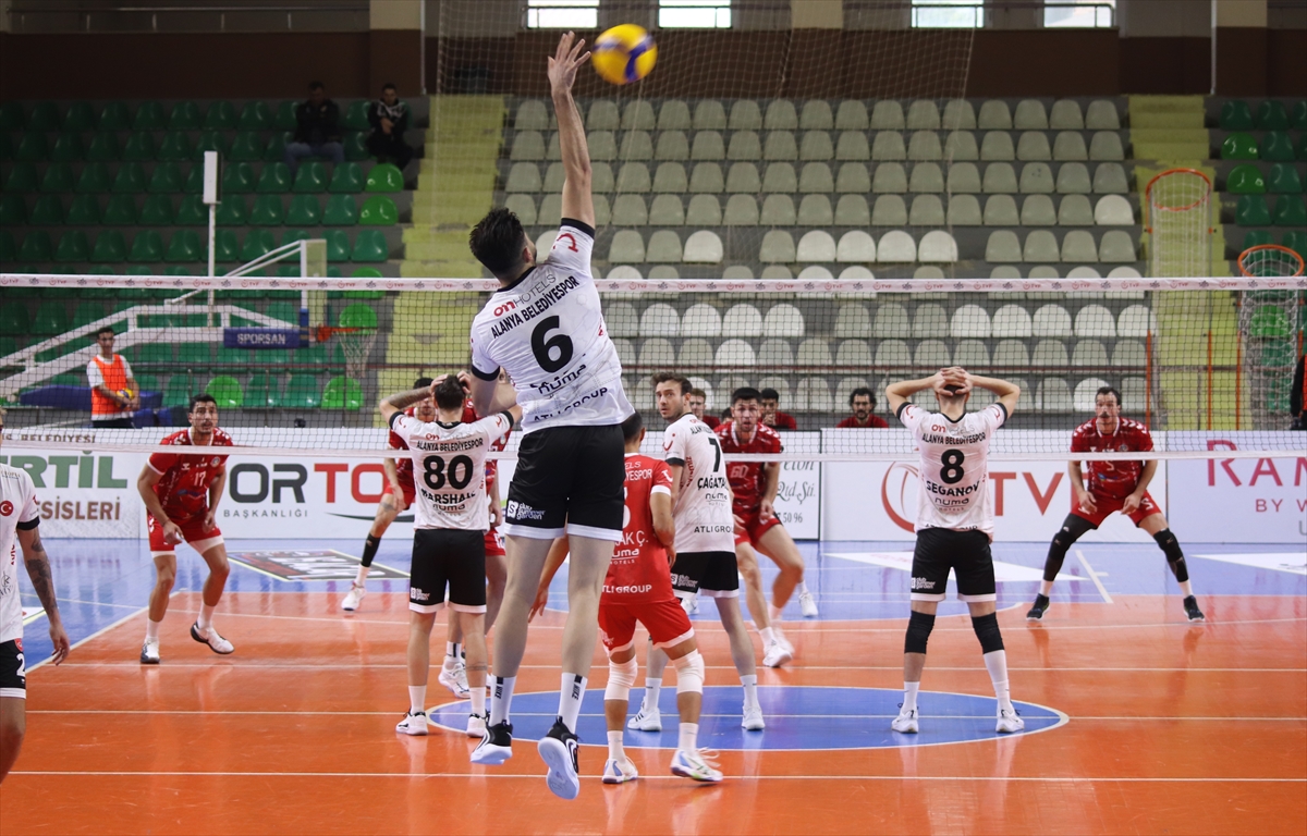 Efeler Ligi'nde Gergin Maçta Üç Sette Zafer