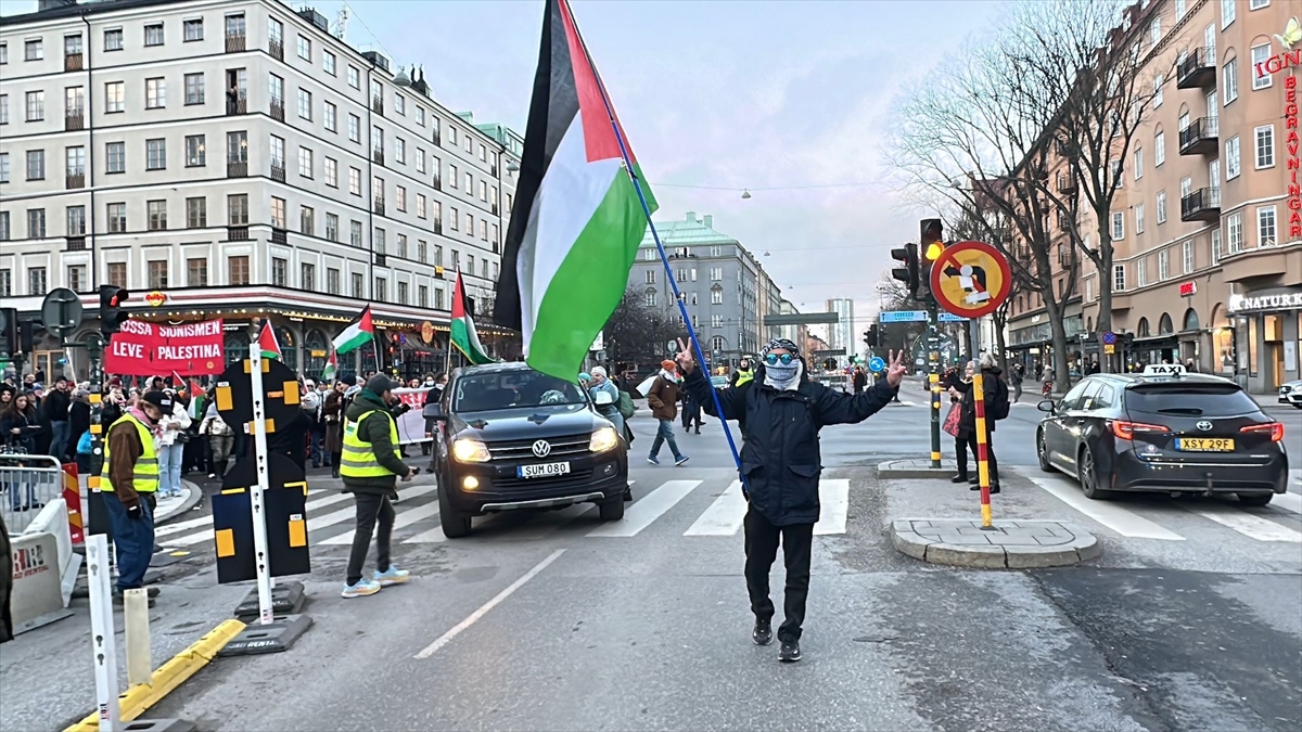 İsveç'te İsrail Protestosu Büyüyor: Yüzlerce Kişi Sokağa Döküldü