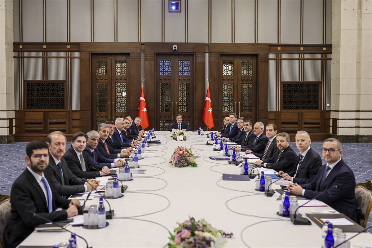 Cumhurbaşkanı Yardımcısı başkanlığındaki toplantıda ekonomik rotalar belirlendi