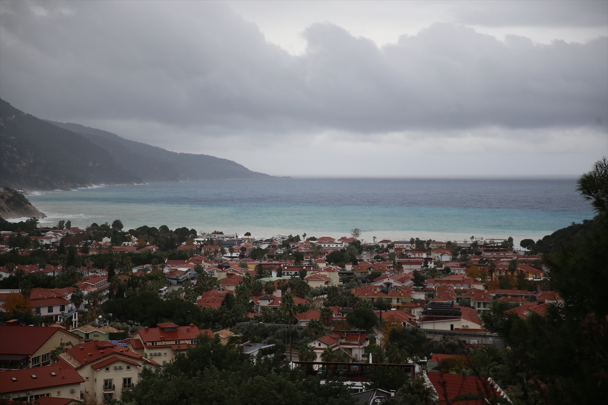 Ölüdeniz'in rengi değişti: Sağanak sonrası şaşırtan manzara