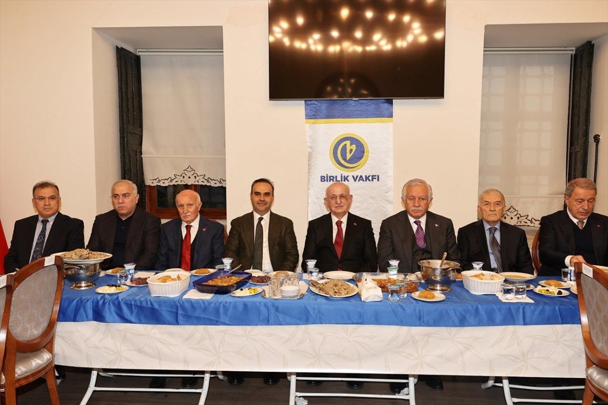 İstanbul'da Öne Çıkan İftar Programı: Siyaset ve Toplum Buluştu