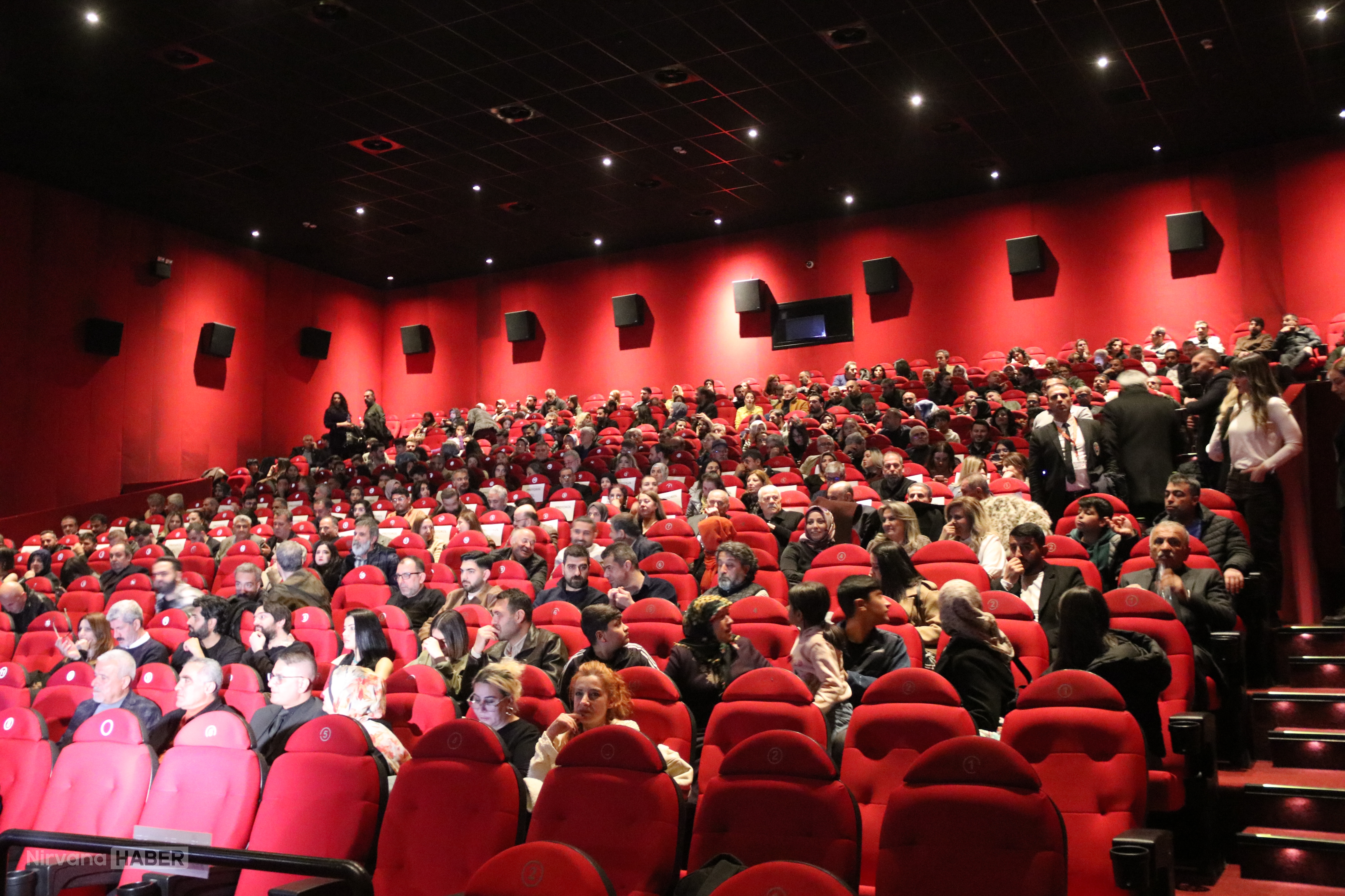 “Uçan Köfteci” Diyarbakır’da gala yaptı: Kadir Arslan’ın hikayesi beyazperdede