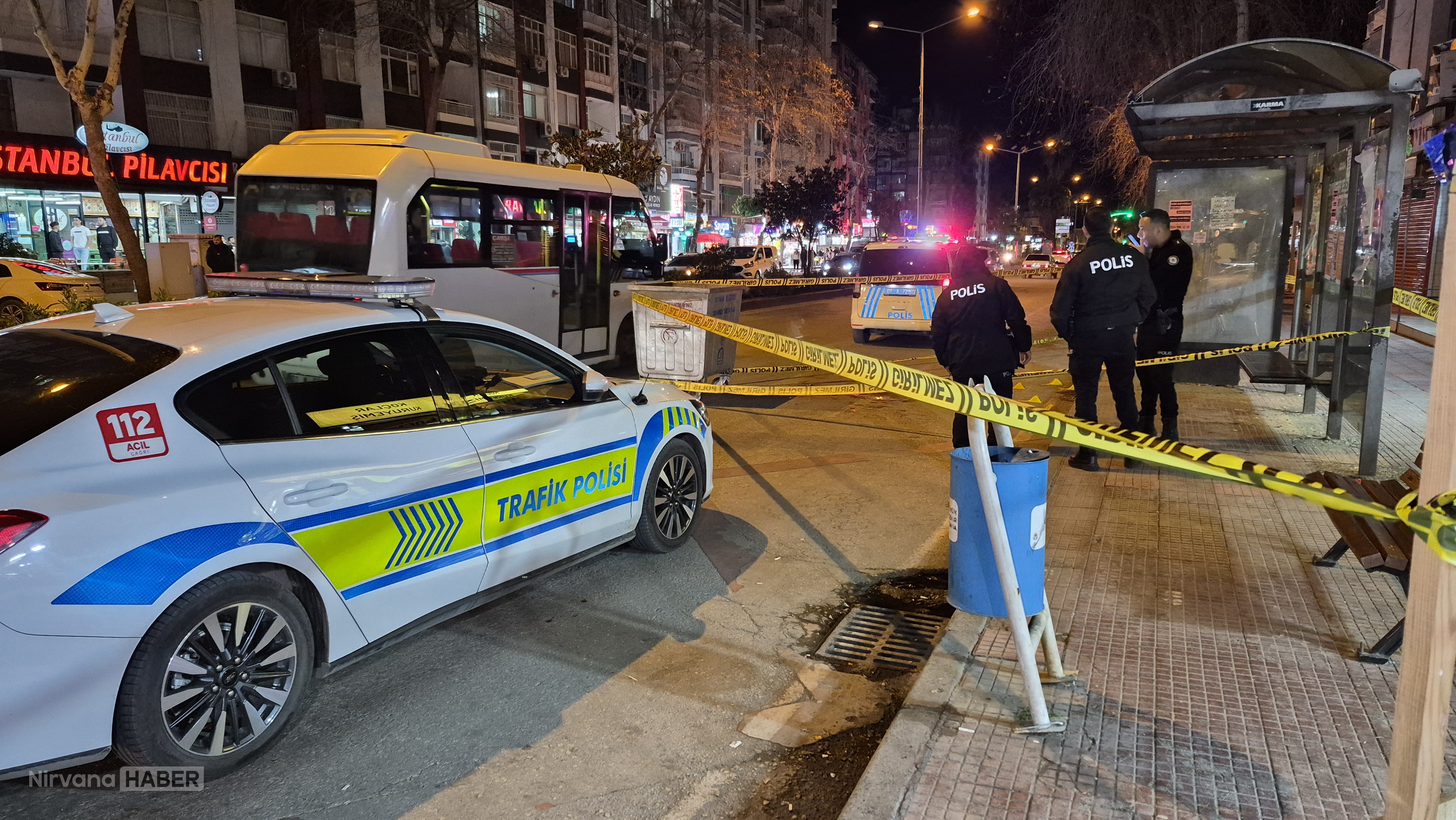 Adana'da durakta beklerken silahlı saldırıya uğrayan kişi ağır yaralandı