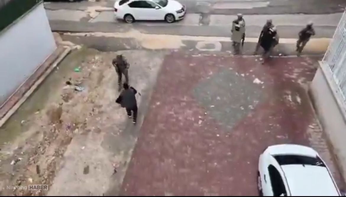 Gaziantep’te firari hükümlü polisi tabanca ile tehdit etti