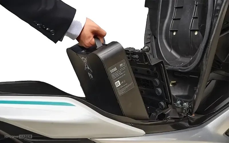 yamaha-dan-cikarilabilir-bataryali-elektrikli-scooter-aerox-e207950_1.jpg