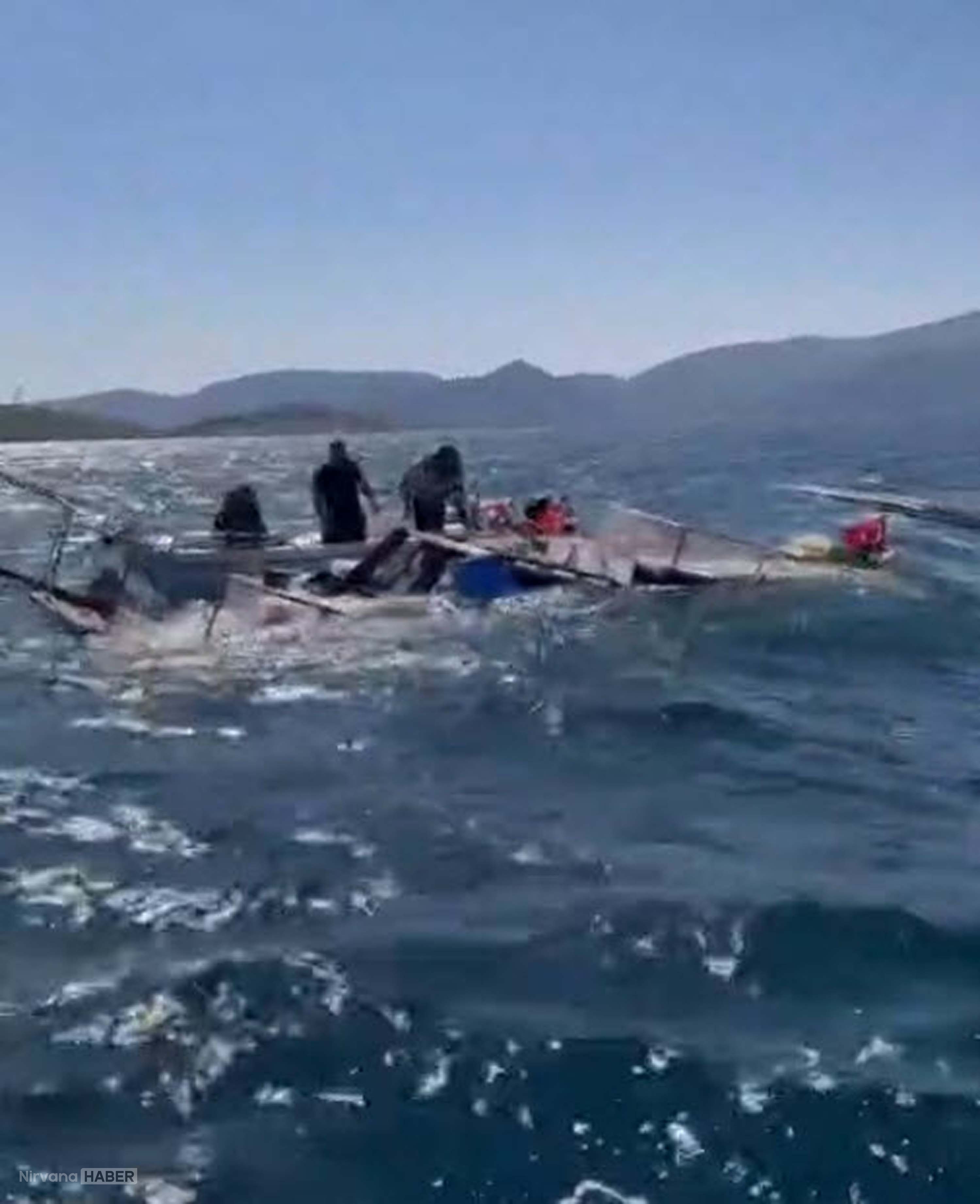 Bodrum'da balıkçı teknesi batmak üzereyken kurtarıldı