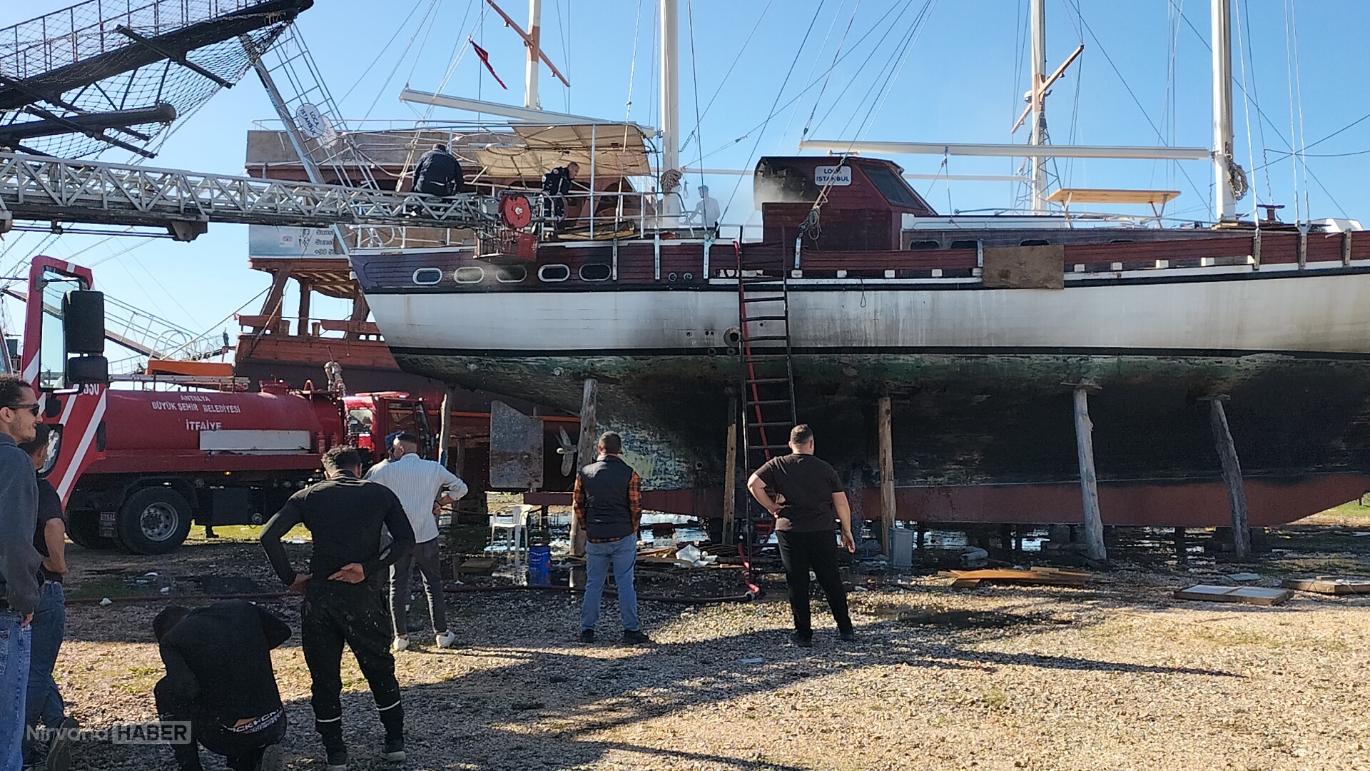 Antalya’da tersanede tekne yangını: Tekne kullanılamaz hale geldi