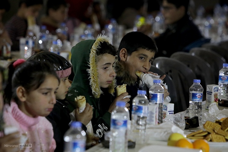 Rabat’ta Dünya Yetimler Günü iftarı: 200 yetim çocuk aynı sofrada buluştu