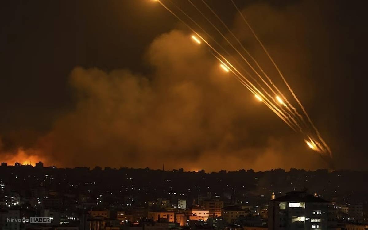 İran ordusu: Laricani'nin intikamı için Tel Aviv'e füzelerle saldırı düzenledik