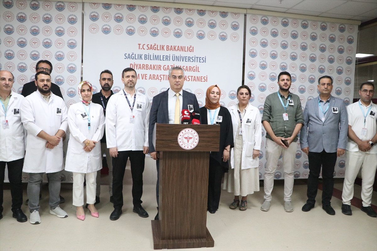 Türkiye'nin Tıp Efsanesi Gazi Yaşargil Diyarbakır'da Anıldı