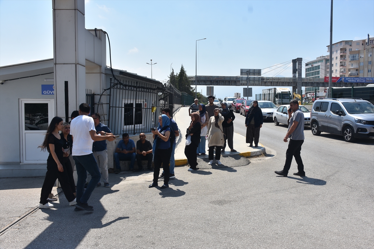 Antalya'da Baba ve Oğlunun Trajik Kazası Güvenlik Kamerasında