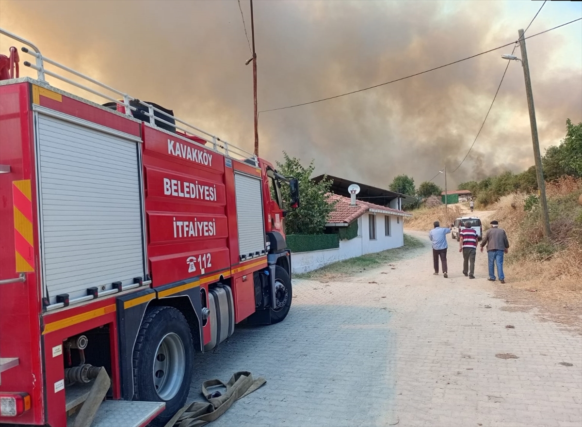 Çanakkale'de Çıkan Orman Yangını Tehlikeyi Atlattı
