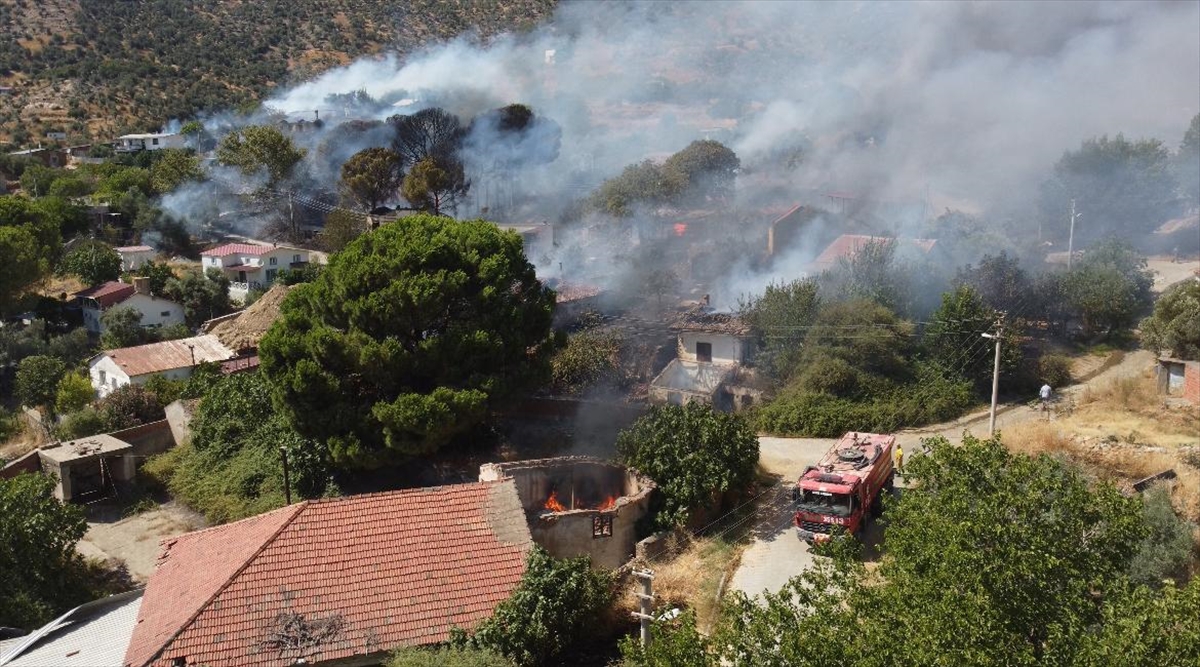 İzmir'de Yangın Felaketi Sonrası Toparlanma Süreci Başladı