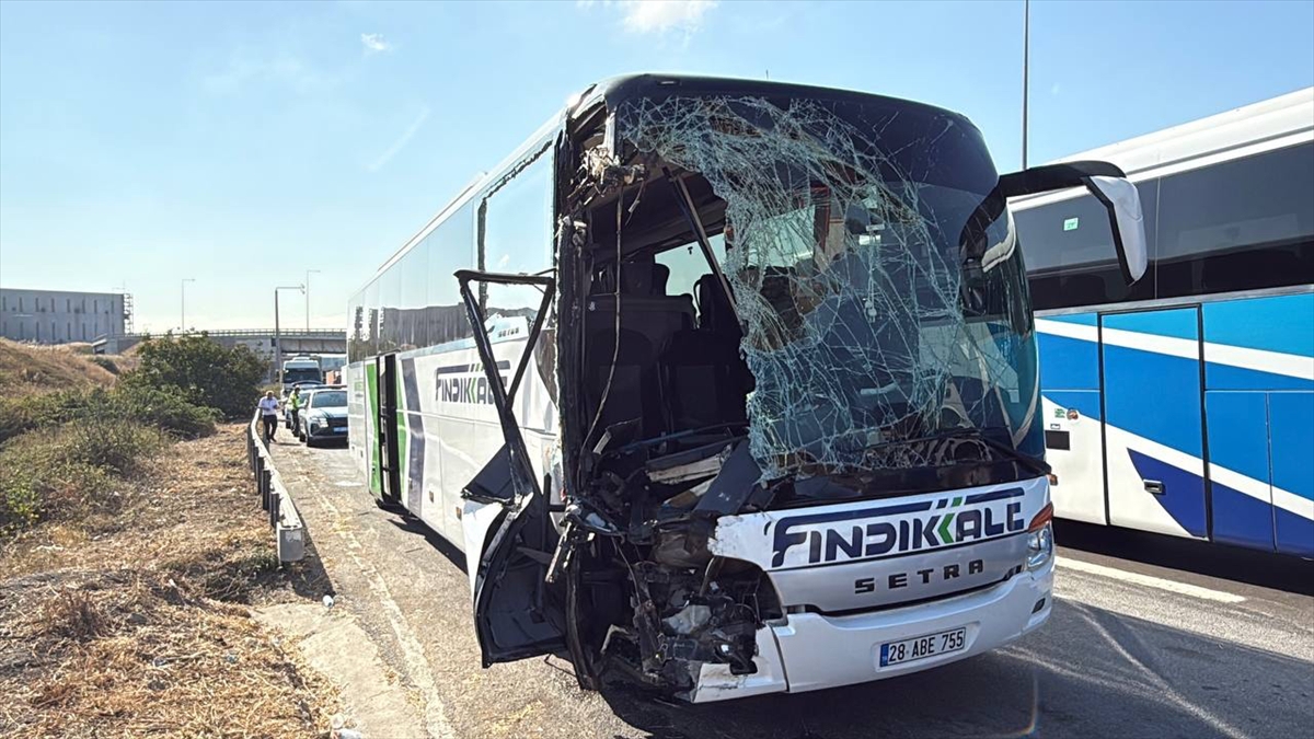 Anadolu Otoyolu'nda Kaza Can Aldı Yolcu Otobüsü Kamyona Çarptı