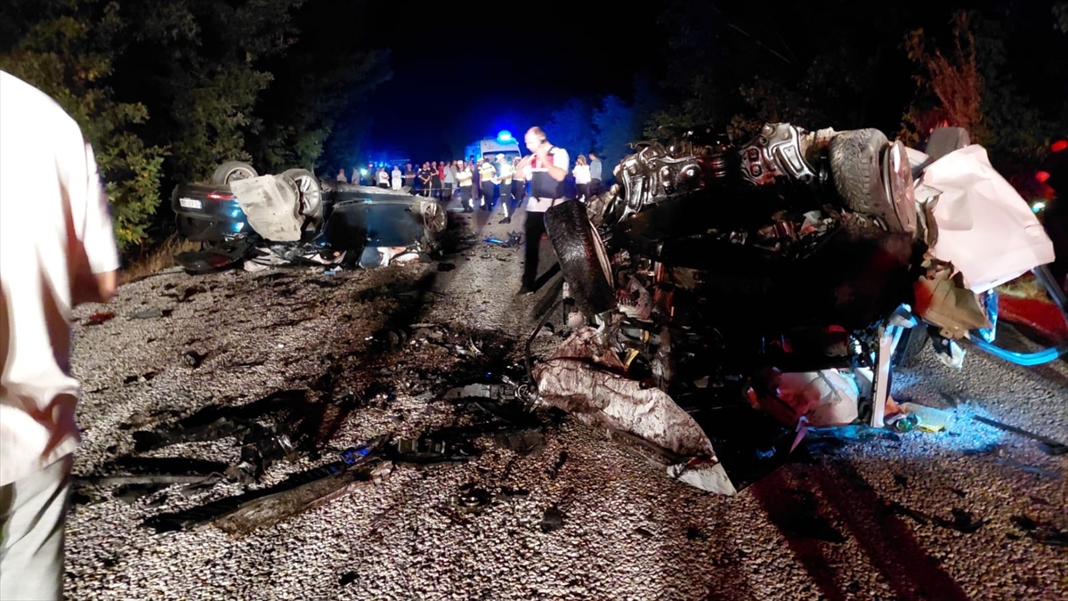 Çanakkale'de Feci Kaza: 6 Kişinin Hayatını Kaybettiği Facianın Detayları