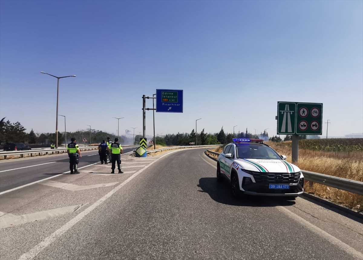 Kırklareli'de Anız Yangını: Ağaçlık Alanlar ve Trafik Risk Altında