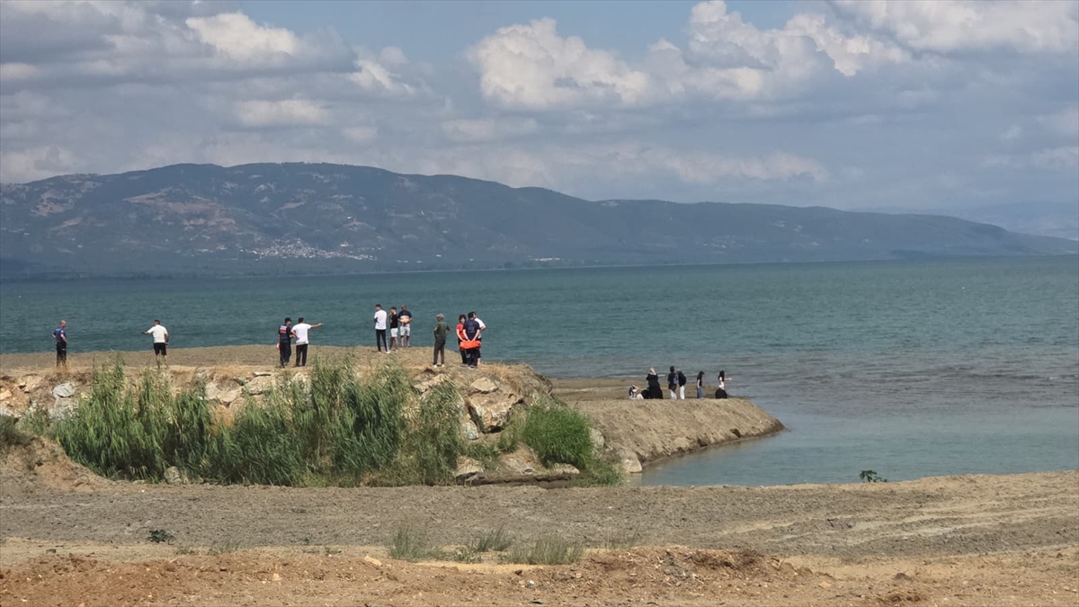 İznik Gölü'nde 6 Yaşındaki Çocuğu Arama Çalışmaları Endişe Yaratıyor