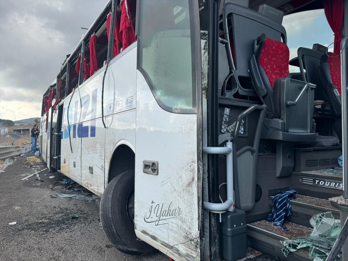 Kuzey Marmara Otoyolu'nda Feci Kaza: Otobüs Bariyerlere Çarptı