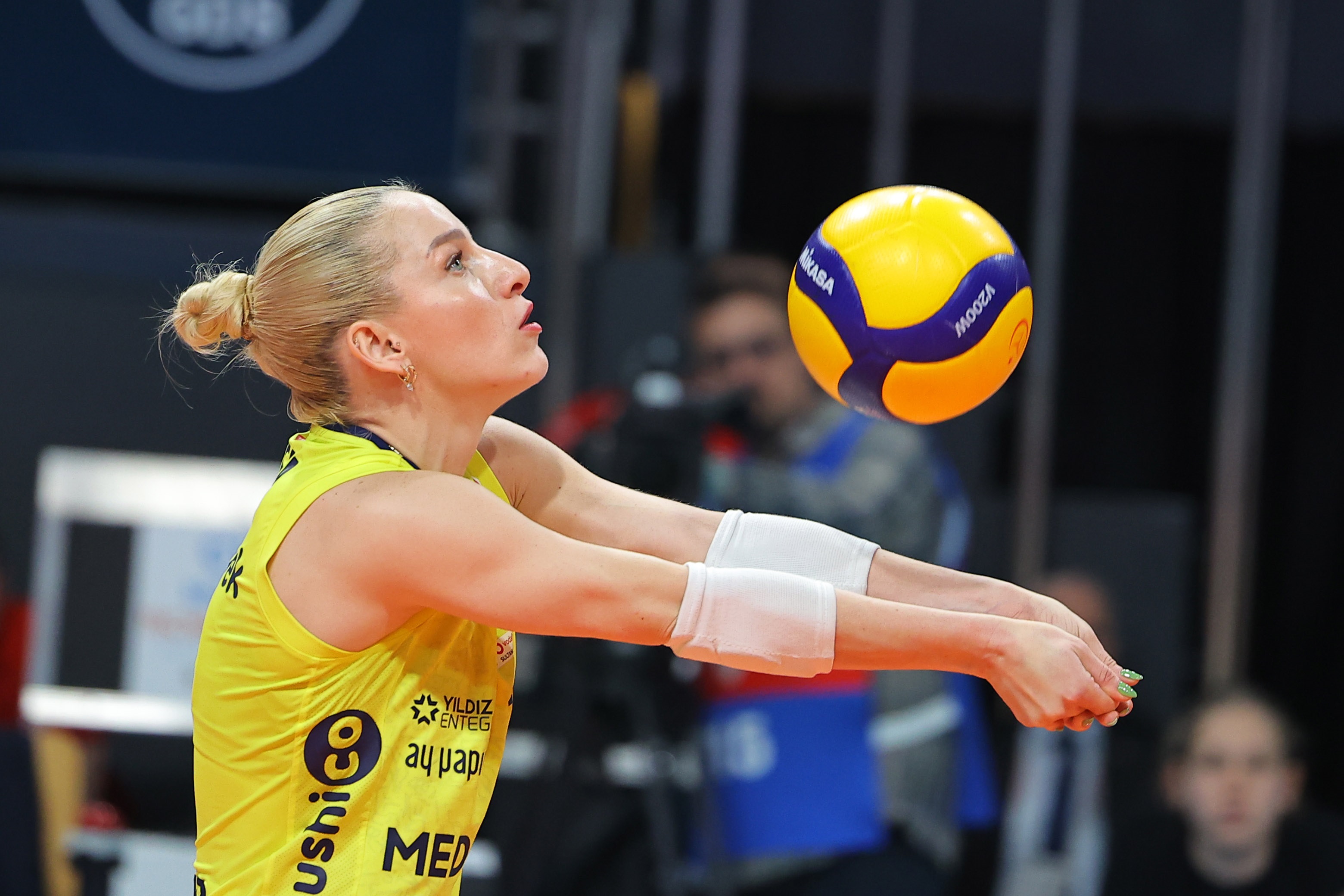 VakıfBank'ın Büyük Zaferi: Fenerbahçe'yi 3-1 Yenerek Liderliğini Sürdürdü