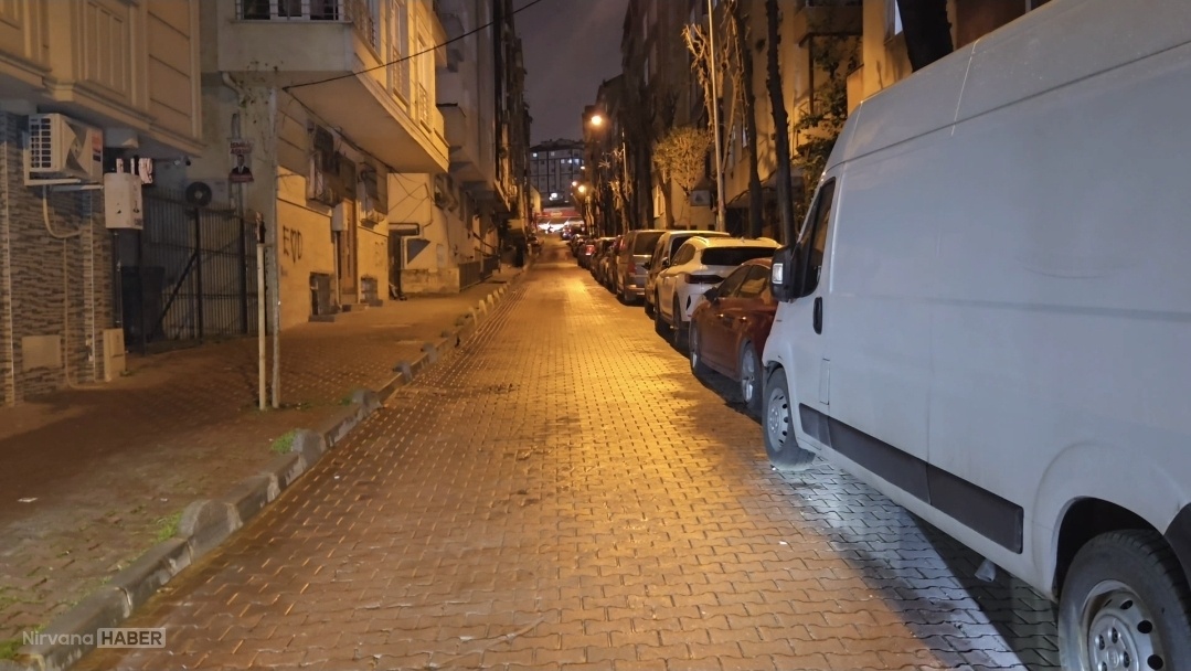 Bahçelievler’de sokak ortasında silahlı saldırı: Genç yaralandı