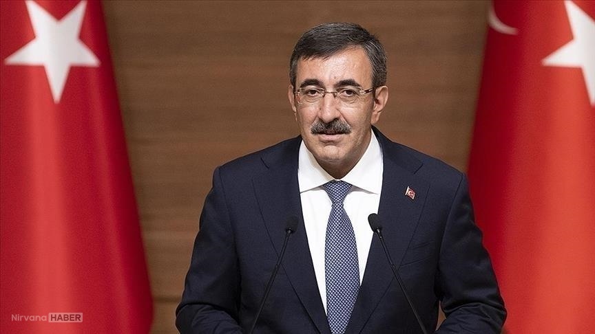 Cumhurbaşkanı Yardımcısı Yılmaz, Türk Kızılaya kurban bağışında bulundu