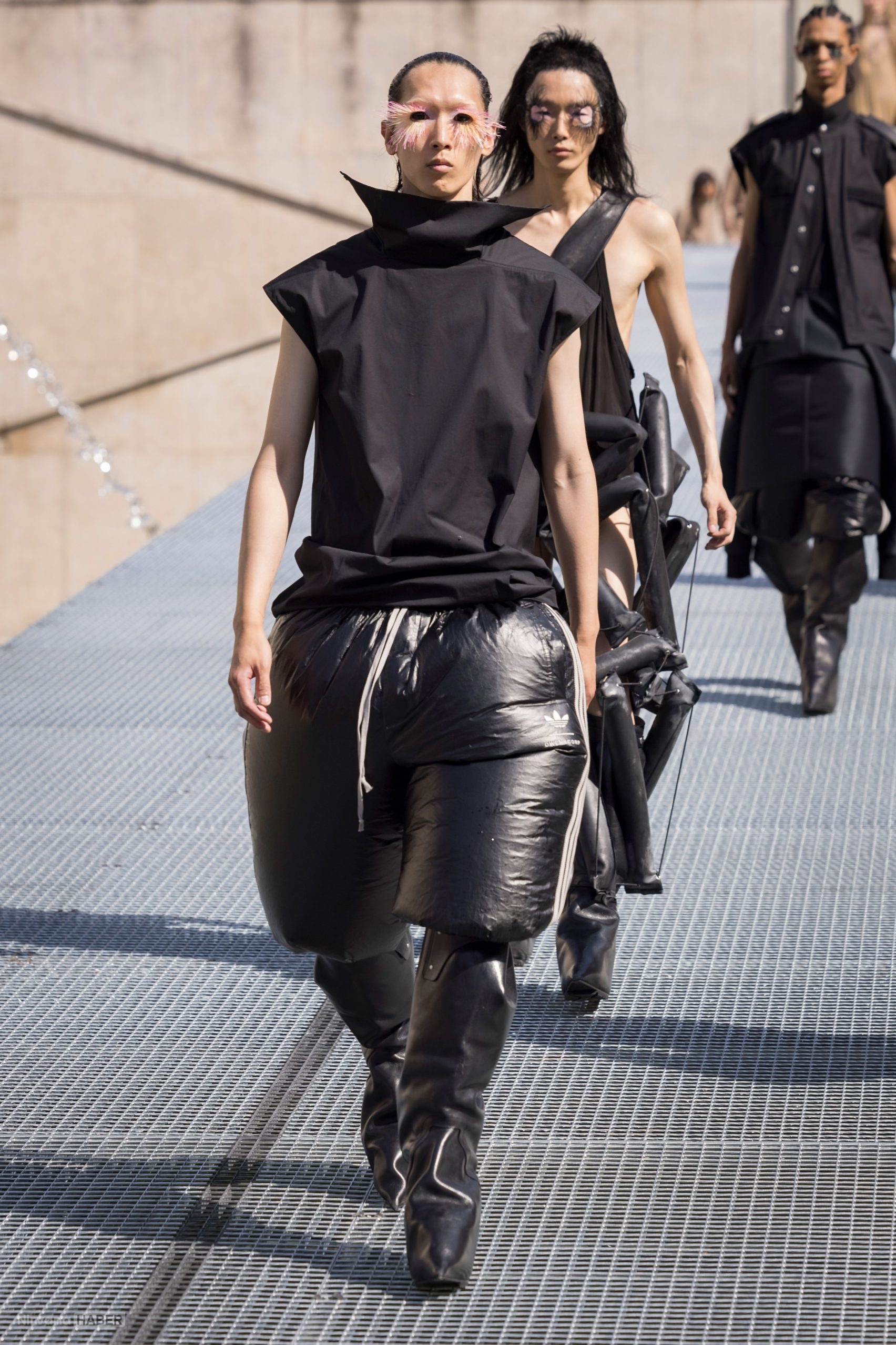 rick-owens-mens-ss27_dezeen_2364_col_6-1704x2556.jpg