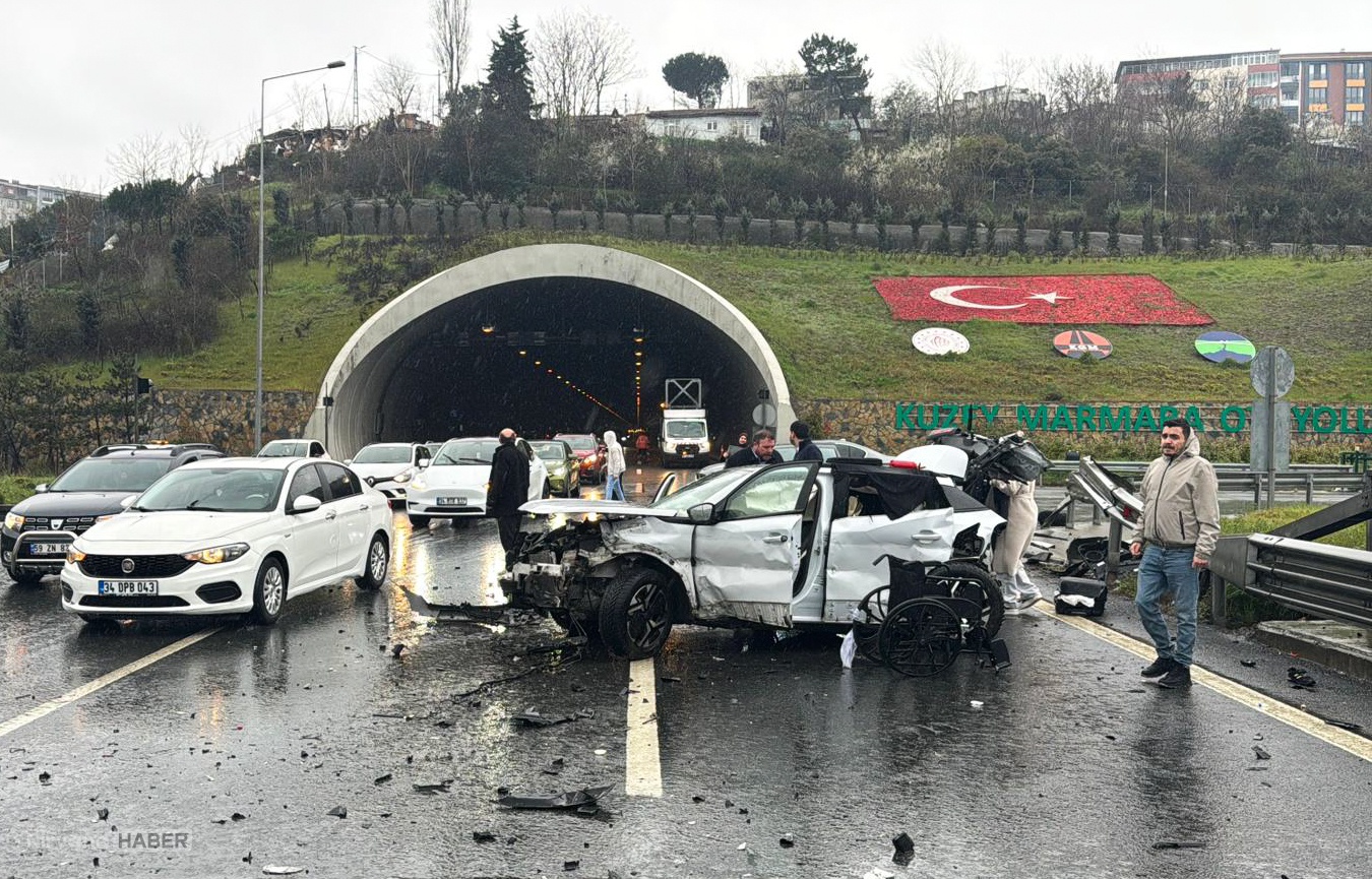 Sultangazi'deki meydana gelen iki ayrı trafik kazasında 9 kişi yaralandı