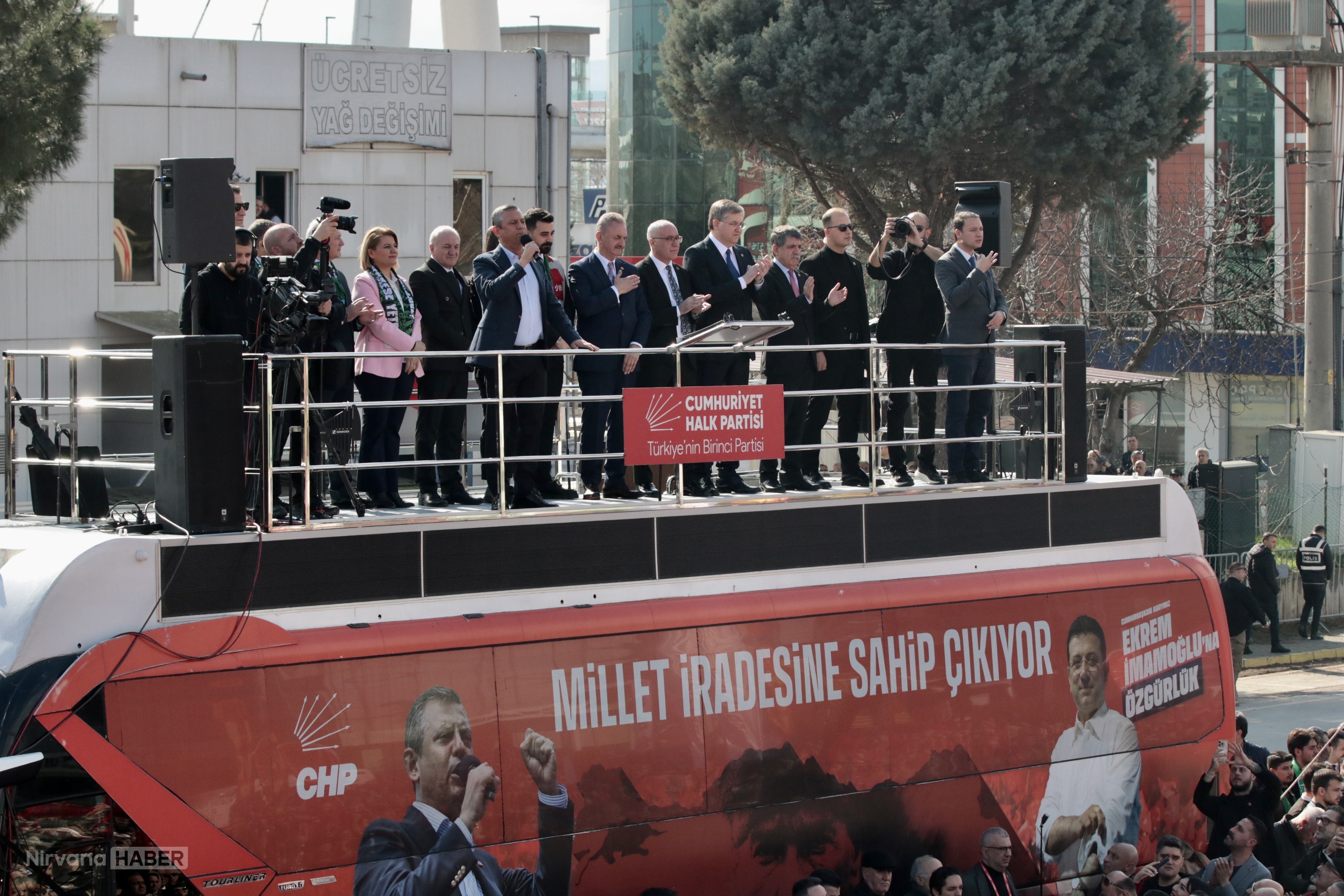 OZGUR-OZEL-SIYASETCIYI-BASSAVCI-SONRA-_1180055_350539.jpg