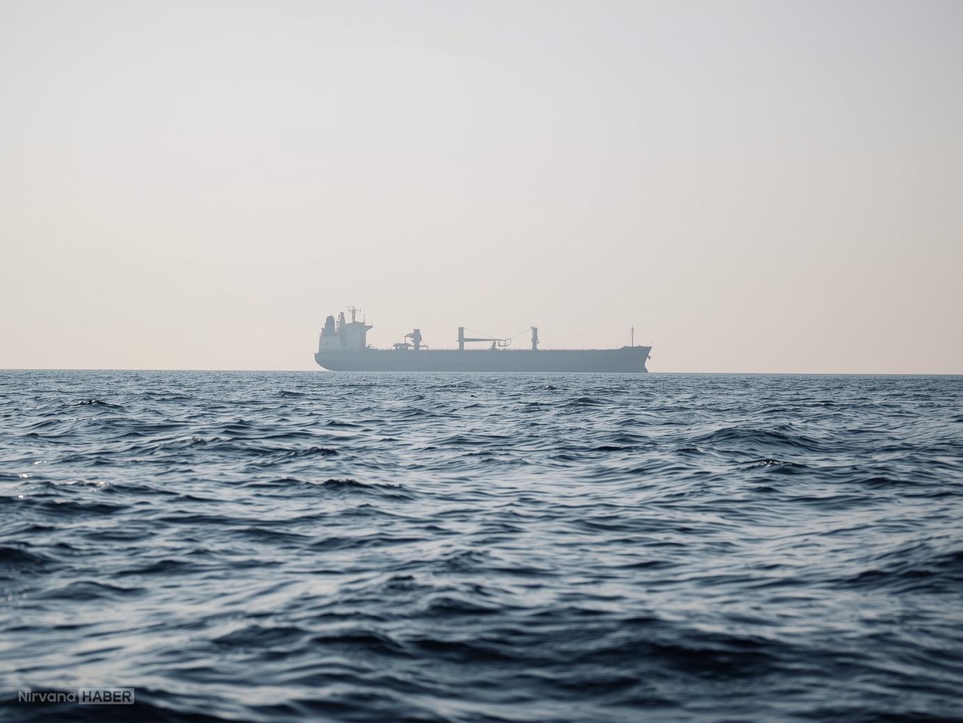 Libya, sürüklenen Rus LNG tankerini uluslararası sulara çekti