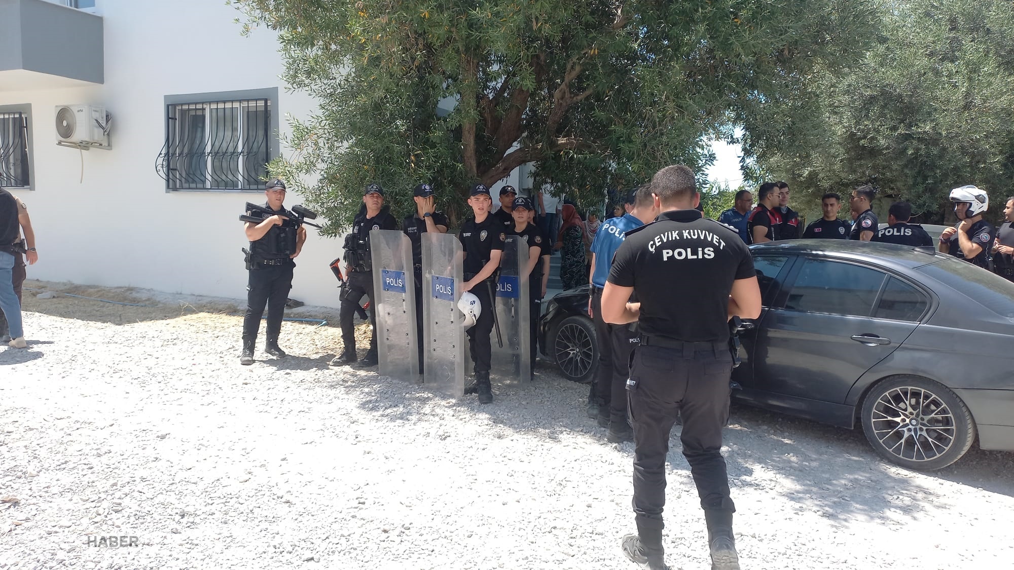 MANISA’DA-OT-YANGINI-SONRASI-TASLI-SOPAL_1386462_411737.jpg