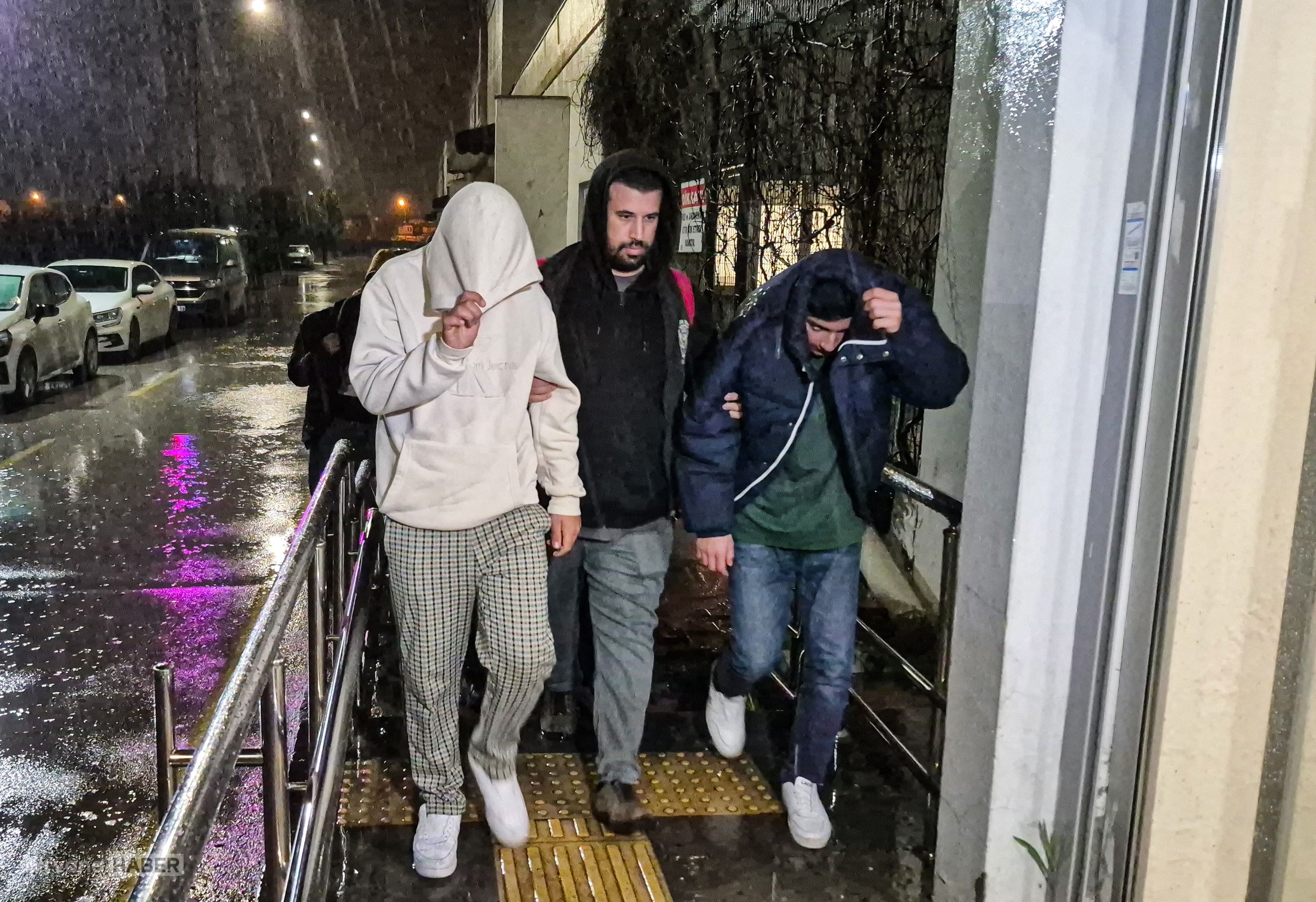 Adana’daki bıçaklı kavga davasında kritik gelişme: 5 şüpheli tutuklandı