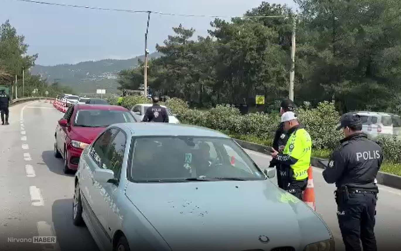 Bodrum’da bayram yoğunluğu başladı: 24 saatte 25 bin araç girişi