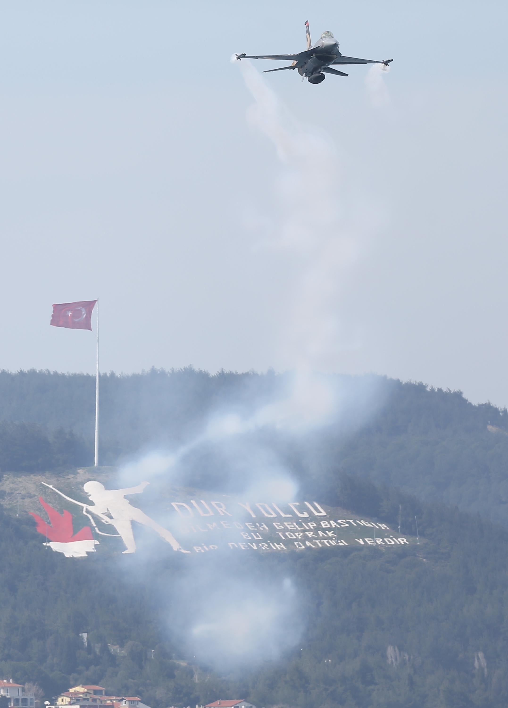 AA-20260317-40848593-40848583-SOLOTURK_CANAKKALEDE_GOSTERI_UCUSU_YAPTI-cropped.jpg