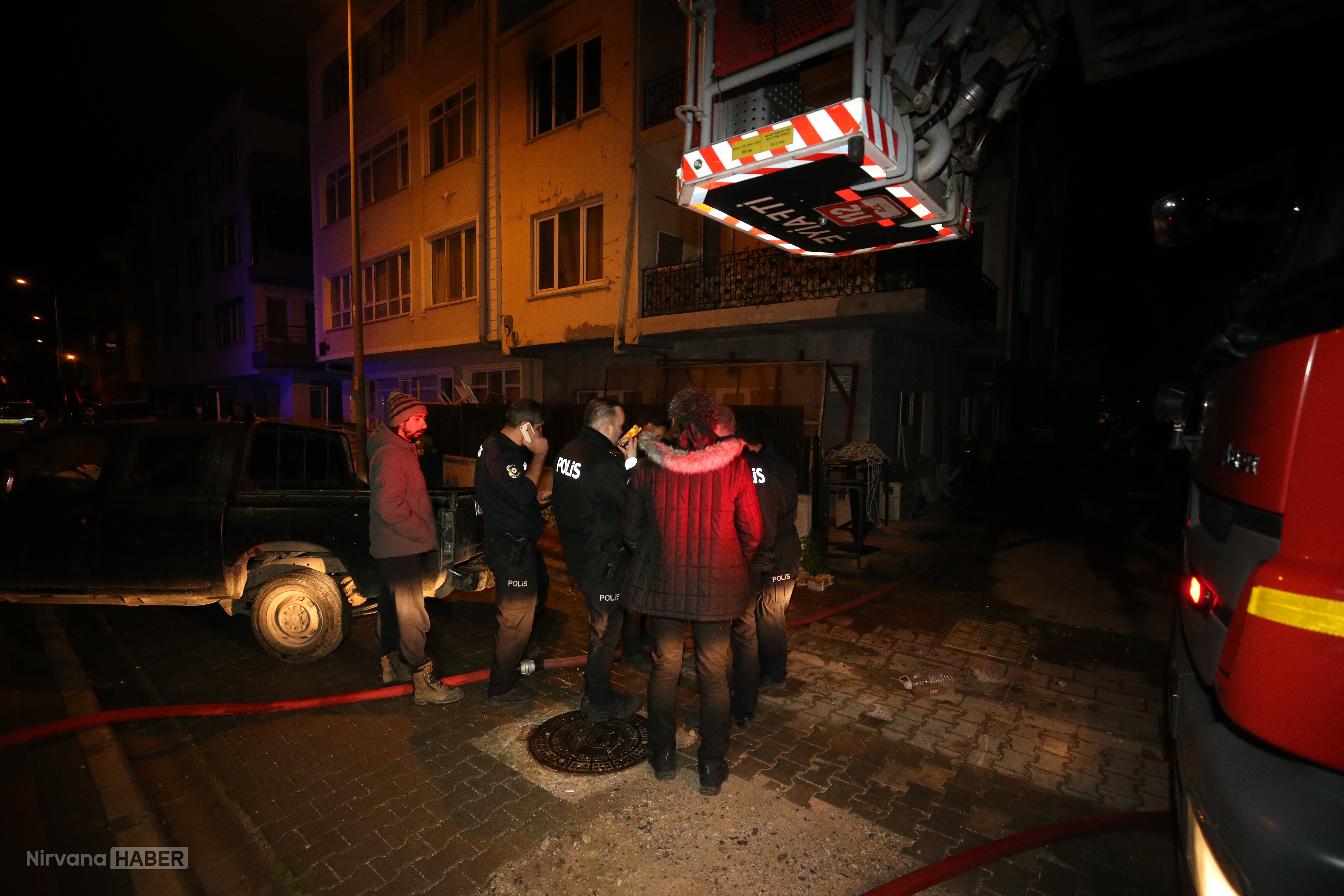 Çanakkale'de bir evde çıkan yangın itfaiye ekiplerince söndürüldü