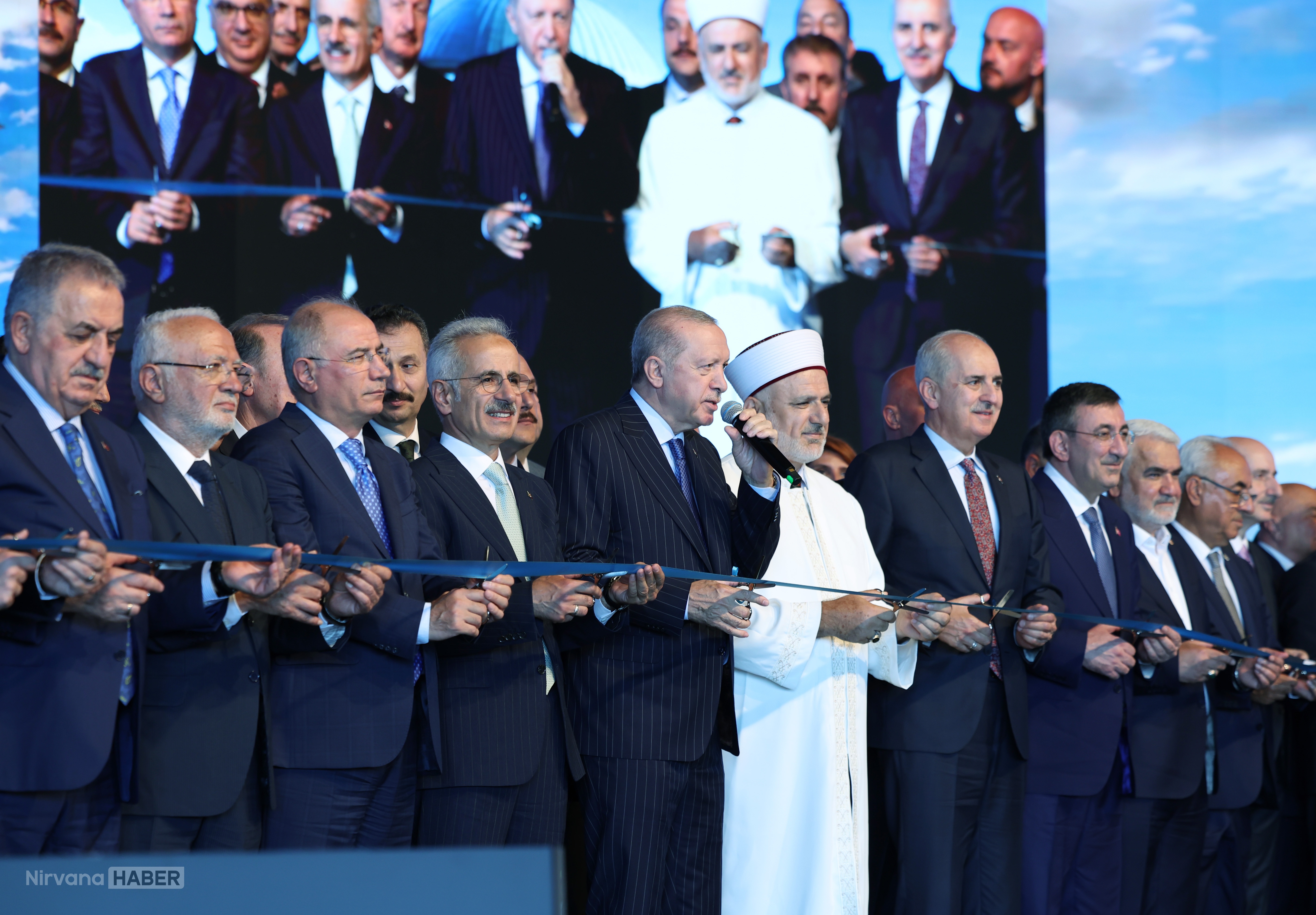AA-20260615-41680129-41680127-CUMHURBASKANI_ERDOGAN_ANKARA_HAVALIMANI_VE_BAGLANTI_YOLLARI_ACILIS_TORENINE_KATILDI.jpg