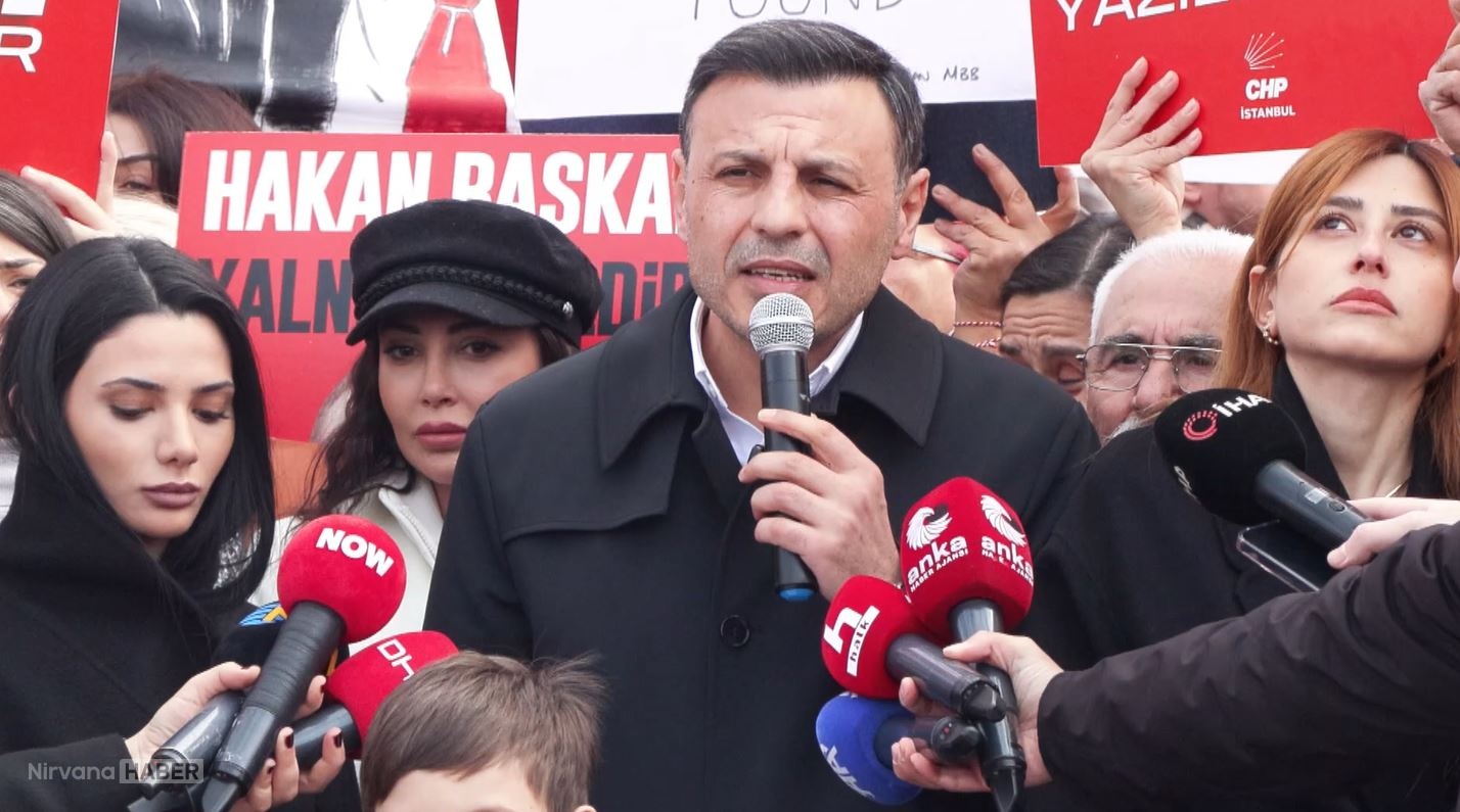 Özgür Çelik’ten Çağlayan Adliyesi önünde 5 belediye başkanı için açıklama