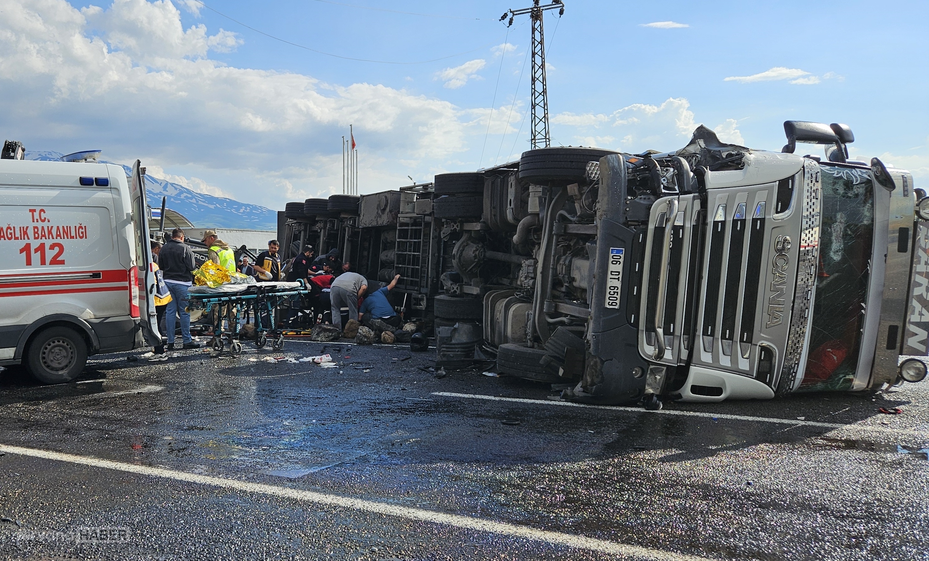 AA-20260627-41805546-41805542-AGRIDA_ZINCIRLEME_TRAFIK_KAZASINDA_1_KISI_OLDU_4_KISI_YARALANDI.jpg