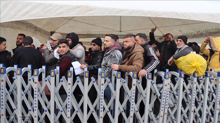 İsrail saldırıları sonrası Suriyeli mülteciler Lübnan'dan ayrılıyor