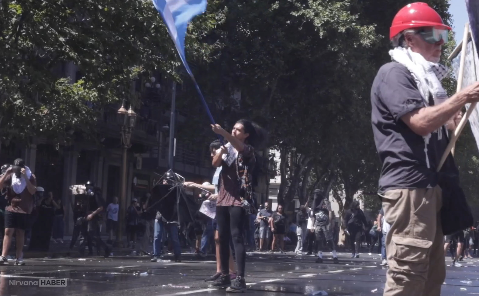 Buenos Aires’te çalışma reformuna büyük tepki: Binlerce kişi sokakta
