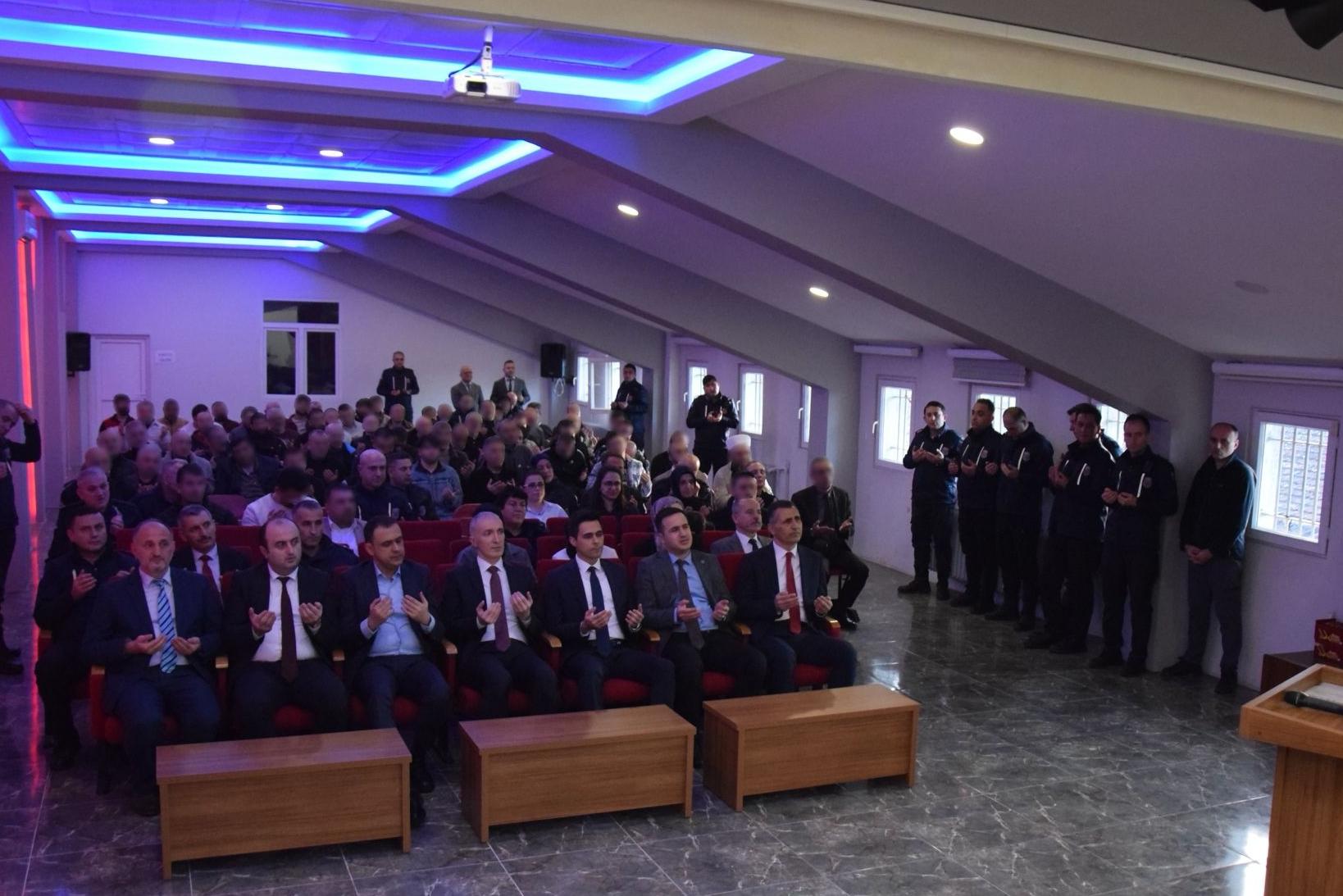 Hayatlarına yeni bir sayfa açtılar: Cezaevinde hafız oldular!