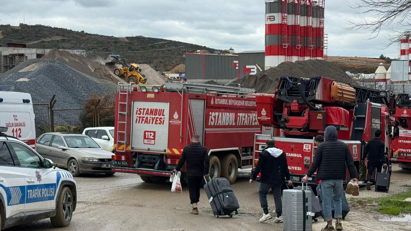 Tuzla'da korkutan yangın! İşçi konteyneri alev aldı