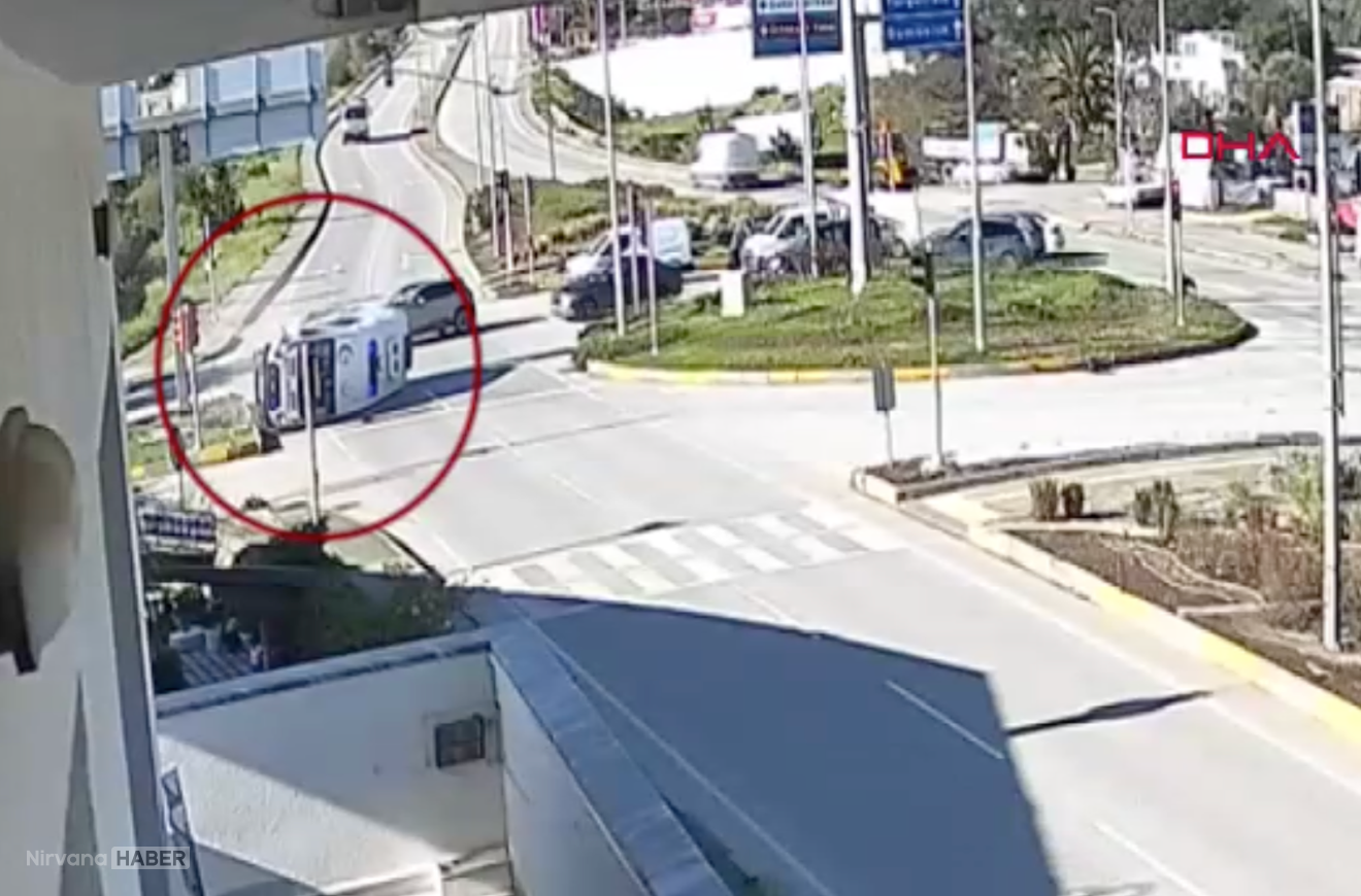 Bodrum’da ambulans kazası: Hasta taşırken devrildi!