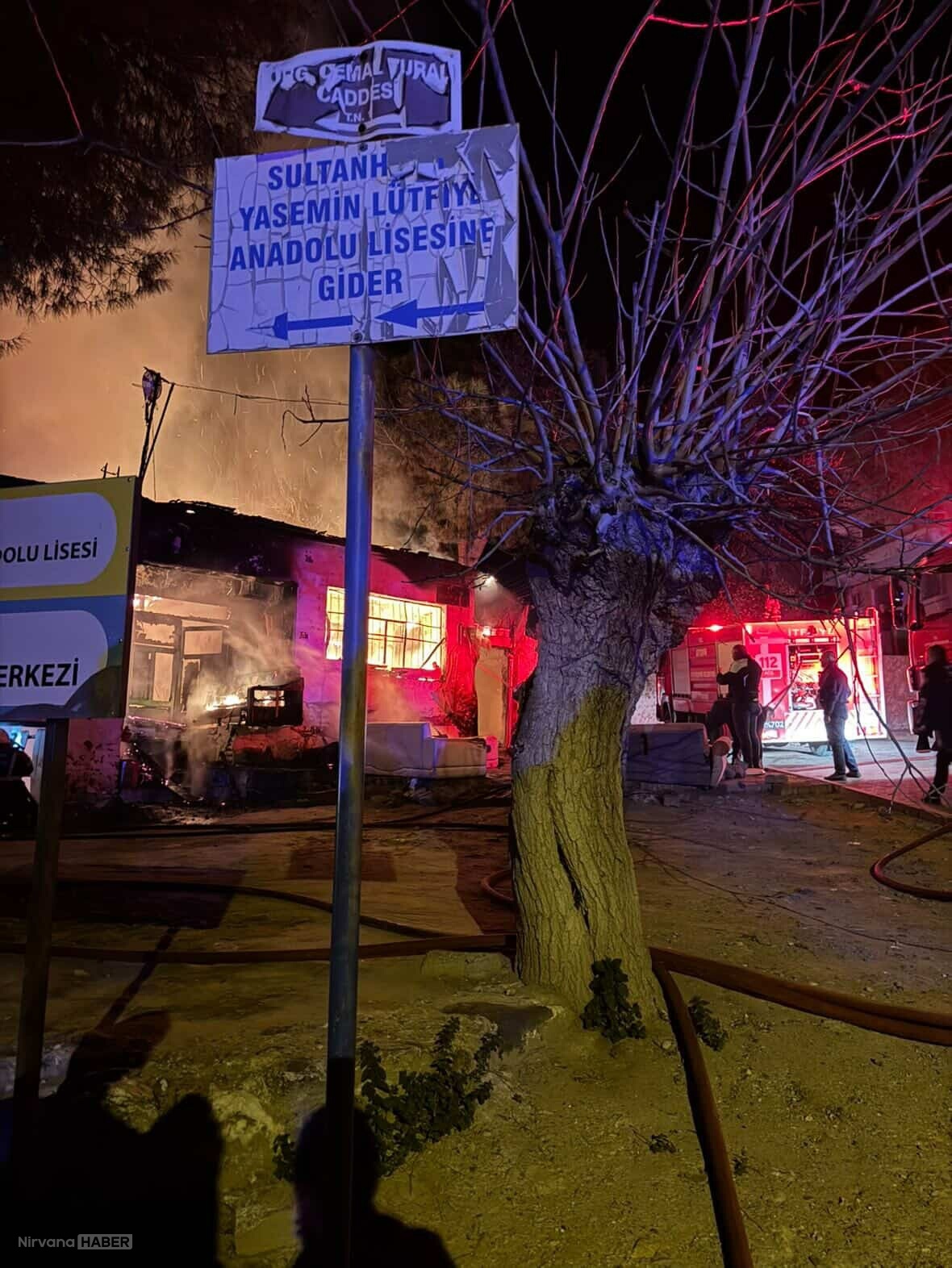 Aydın’da gece yarısı yangın paniği: Müstakil ev alevlere teslim oldu