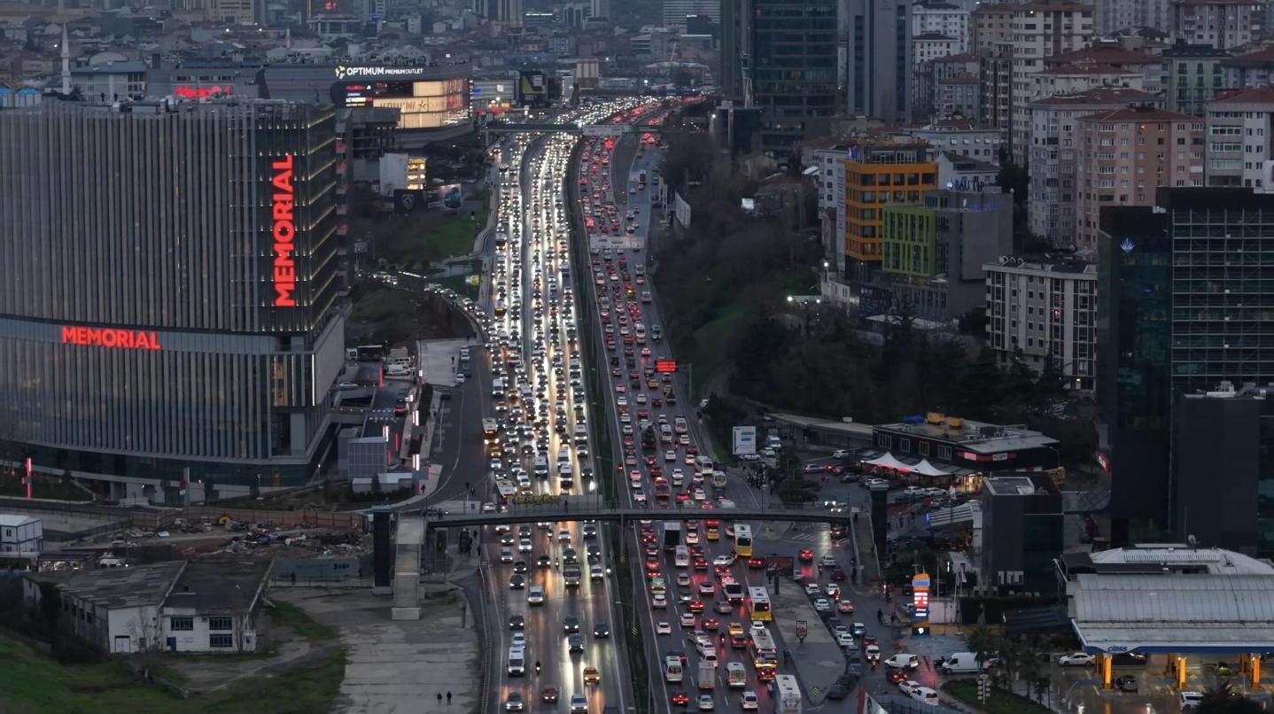 Anadolu Yakası kilitlendi: İstanbul trafik yoğunluğu yüzde 90’a ulaştı